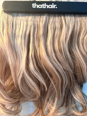 thathair Blonde Wavy Clip-In Hair Extensions - Ivory Blonde 12”